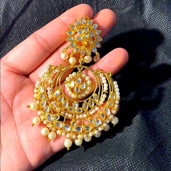 Earrings/tikka - Picture 1 of 3